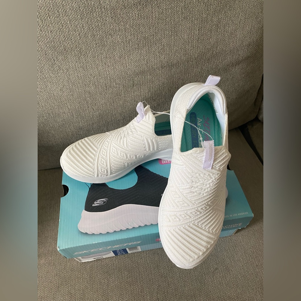 Sketchers with air cooled memory foam never worn